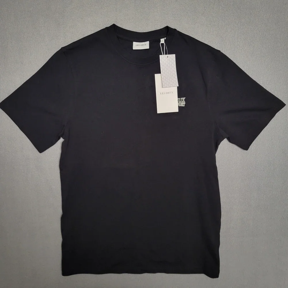 Les Deux Atlas T-Shirt Mens Small Black Legacy Court Graphic Crew Neck NWT
